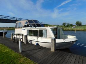 Houseboat 1050 Stern