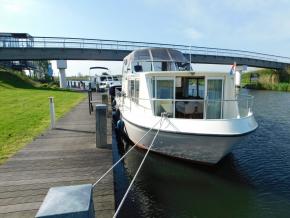 Houseboat 1050 Stern