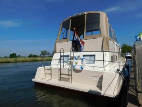 Houseboat 1050 Stern