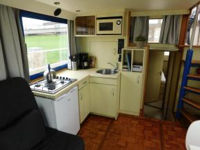 Houseboat 1050 Stern