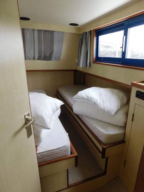 Houseboat 1050 Stern