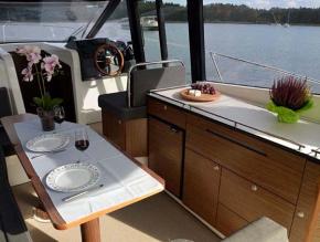 Plarium 989 Flybridge